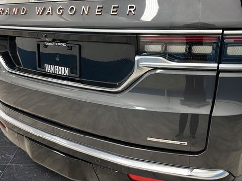 Used 2022 Jeep Grand Wagoneer Series III w/ Rear Seat Video Group 1 AWD/4WD image 46