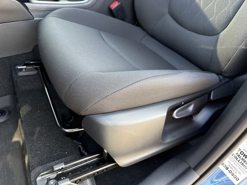 Used 2026 Toyota Corolla Cross LE image 12