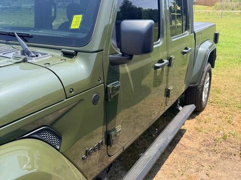 Used 2023 Jeep Gladiator Sport AWD/4WD image 17