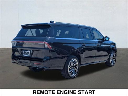 Used 2025 Lincoln Navigator L Reserve AWD/4WD image 5