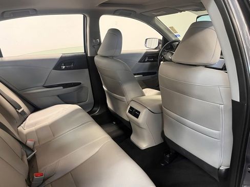 Used 2017 Honda Accord Touring image 14