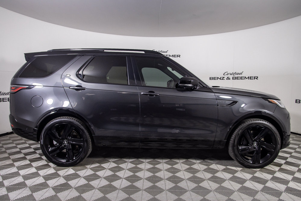 Used 2025 Land Rover Discovery Dynamic SE AWD/4WD image 3