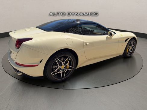 Used 2016 Ferrari California T image 11
