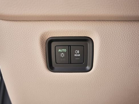 Used 2025 Porsche Cayenne AWD/4WD image 49