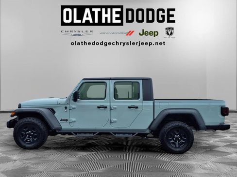 Used 2023 Jeep Gladiator Sport AWD/4WD image 20