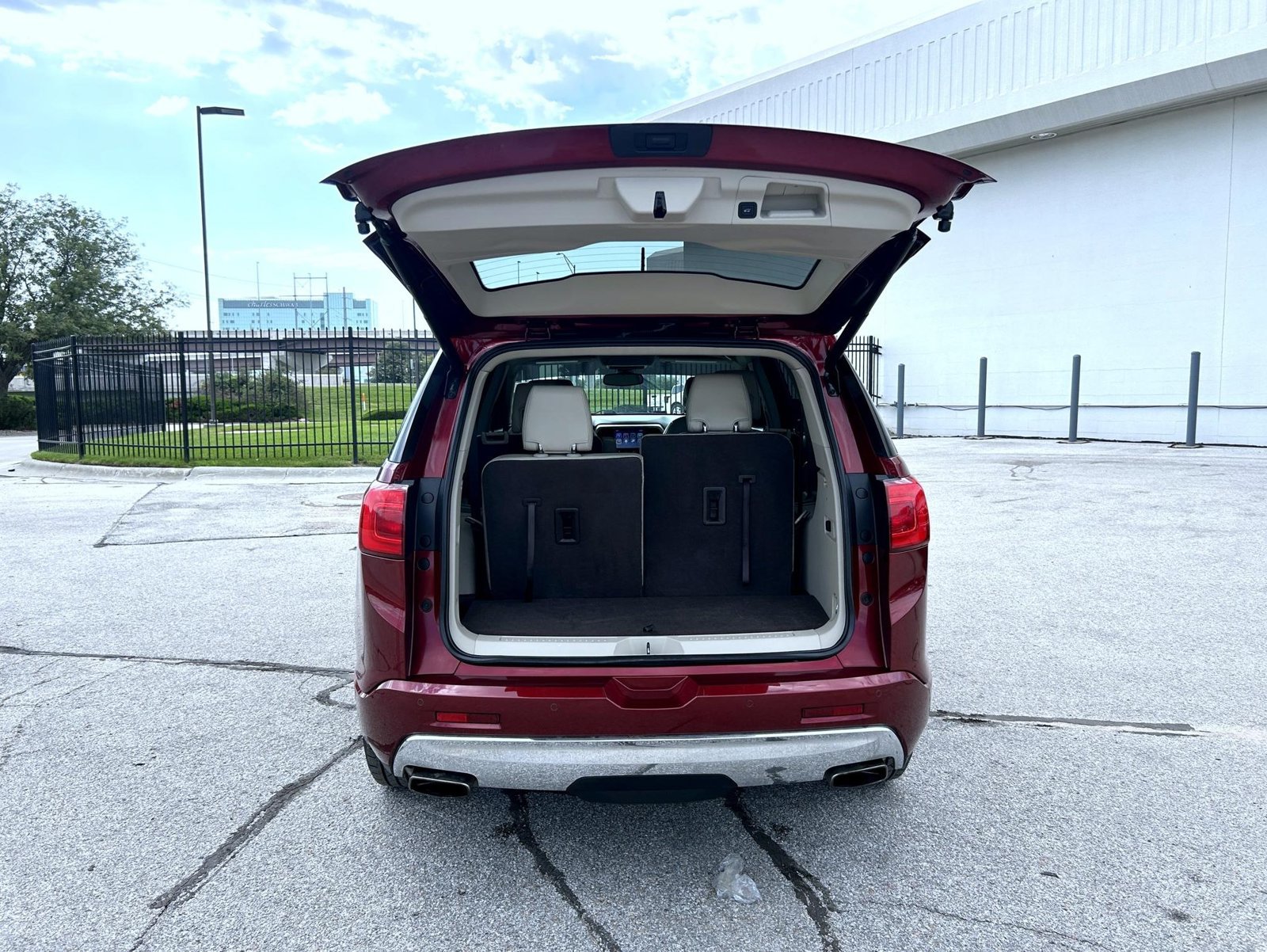 Used 2018 GMC Acadia Denali w/ Technology Package AWD/4WD image 28