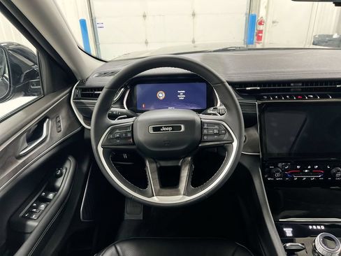 Used 2024 Jeep Grand Cherokee Limited w/ Luxury Tech Group II AWD/4WD image 11