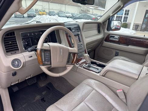 Used 2012 Lincoln Navigator 4WD image 16