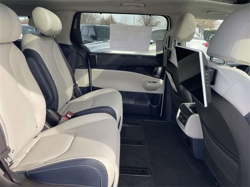 New 2026 Kia Carnival SX Prestige image 17