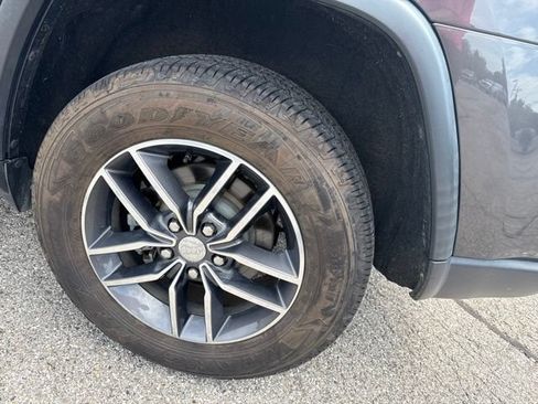 Used 2018 Jeep Grand Cherokee Limited AWD/4WD image 17