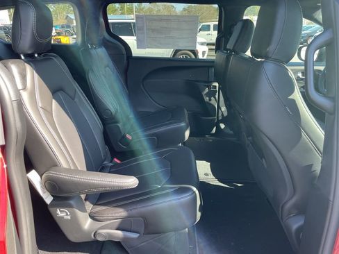 New 2026 Chrysler Pacifica Select image 17