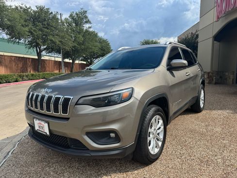 Used 2019 Jeep Cherokee Latitude w/ Popular Appearance Group AWD/4WD image 5