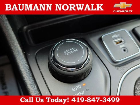 Used 2020 Jeep Cherokee Latitude Plus w/ Cold Weather Group AWD/4WD image 35