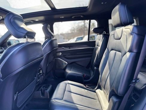 Used 2021 Jeep Grand Cherokee L Overland w/ Luxury Tech Group IV image 18