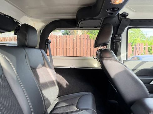 Used 2015 Jeep Wrangler Sahara AWD/4WD image 27
