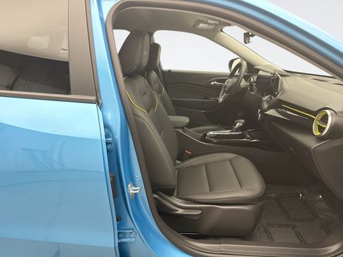 Used 2025 Chevrolet Trax ACTIV image 16