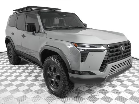 Used 2024 Lexus GX 550 AWD/4WD image 2