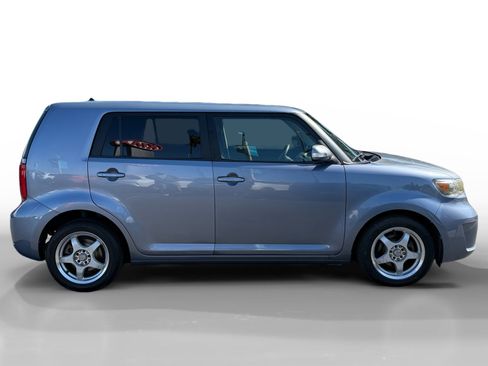 Used 2010 Scion xB FWD image 6