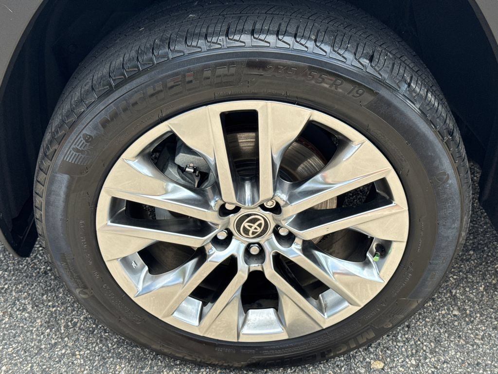 Used 2022 Toyota RAV4 XLE Premium FWD image 13
