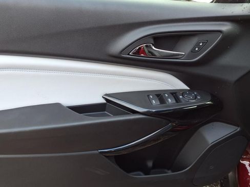 New 2025 Chevrolet Trax LT w/ LT Convenience Package FWD image 9