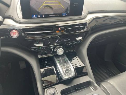 Used 2025 Acura MDX SH-AWD image 40