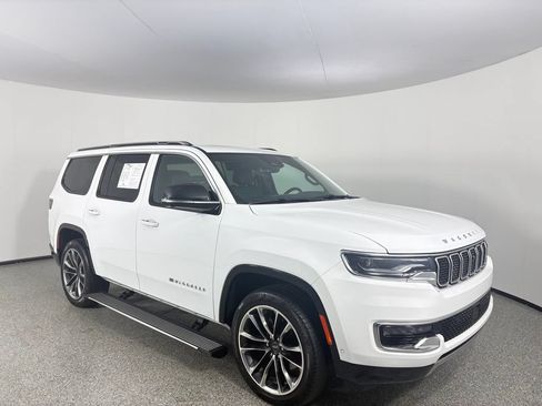Used 2023 Jeep Wagoneer Series III w/ Premium Group I AWD/4WD image 9