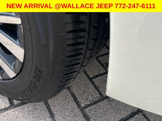 Used 2025 Nissan Altima 2.5 SV FWD image 12