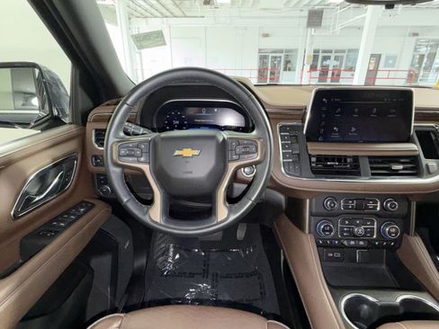 Used 2023 Chevrolet Suburban High Country AWD/4WD image 16