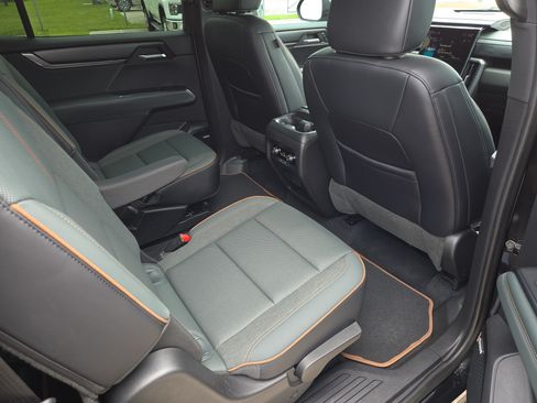 Used 2024 GMC Acadia AT4 AWD/4WD image 11