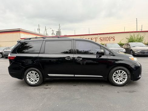 Used 2016 Toyota Sienna XLE w/ XLE Navigation Package FWD image 6