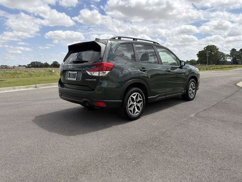 Used 2024 Subaru Forester Premium image 5