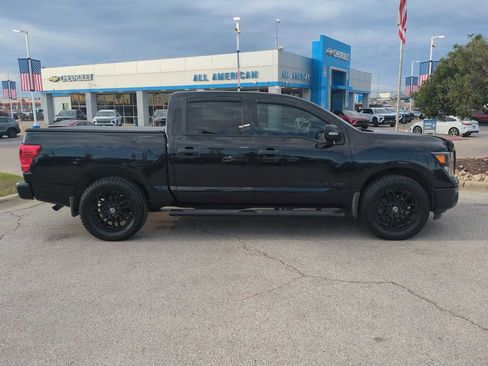 Used 2018 Nissan Titan SV w/ SV Convenience Package image 9