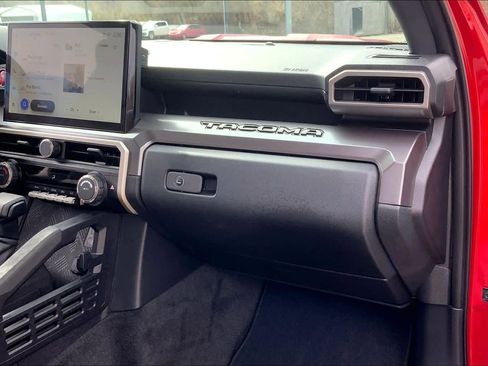 Used 2025 Toyota Tacoma TRD Sport image 19