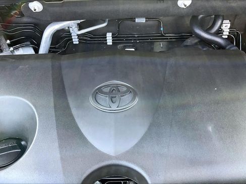 Used 2024 Toyota RAV4 XLE FWD image 33