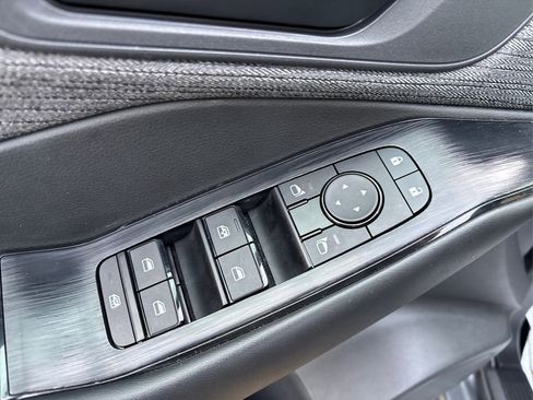 Used 2023 Nissan Rogue S image 31