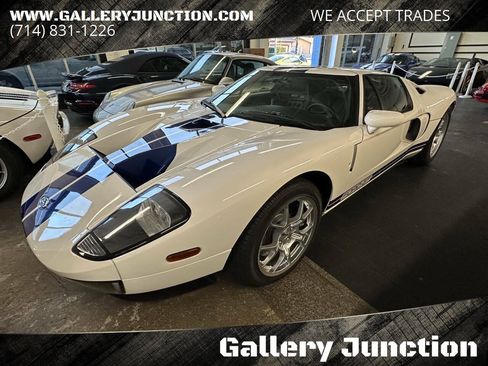 Used 2005 Ford GT RWD image 1