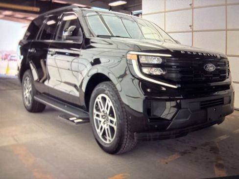 Used 2025 Ford Expedition Active image 19