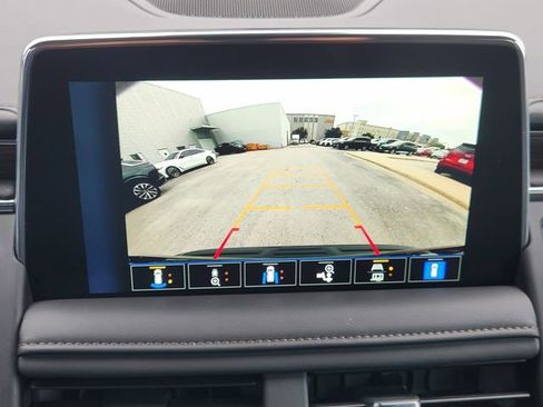 Used 2024 Chevrolet Suburban High Country image 15