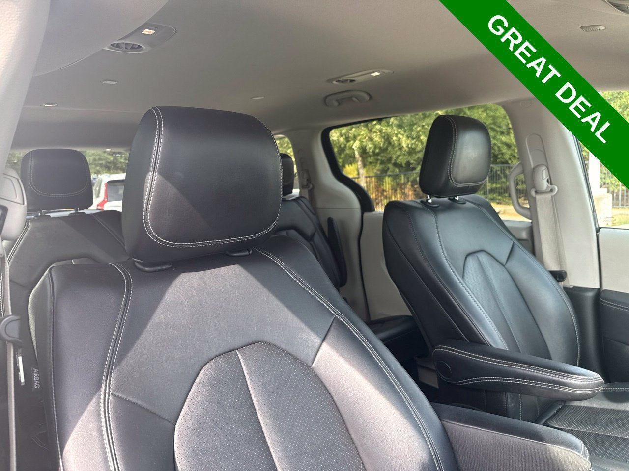 Used 2024 Chrysler Pacifica Touring-L FWD image 10