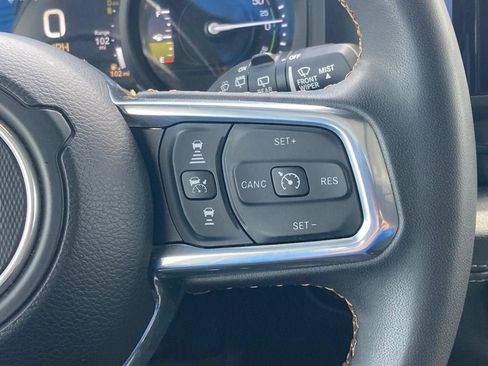 Used 2024 Jeep Wrangler Unlimited Sahara AWD/4WD image 18