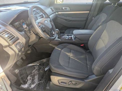 Used 2018 Ford Explorer XLT image 17