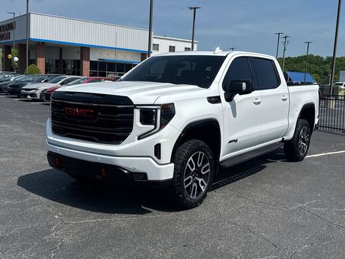 Used 2024 GMC Sierra 1500 AT4 w/ Technology Package AWD/4WD image 2