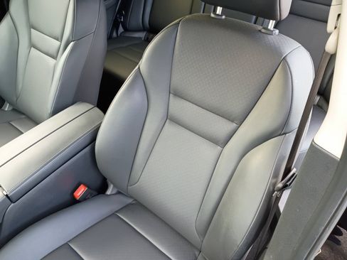 Used 2025 Nissan Rogue SV w/ SV Premium Package FWD image 9