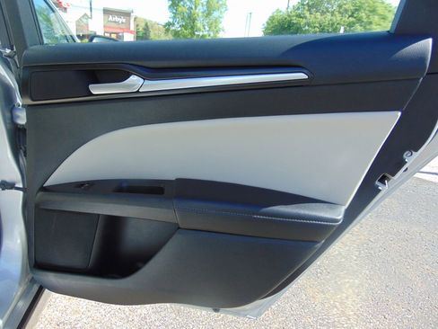 Used 2018 Ford Fusion Titanium FWD image 25