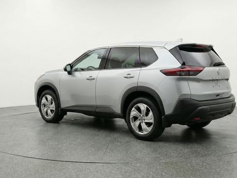 Used 2025 Nissan Rogue SV FWD image 6