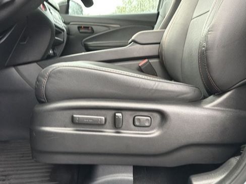 Used 2025 Honda Passport TrailSport image 23