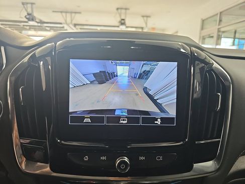 Used 2023 Chevrolet Traverse LT FWD image 30
