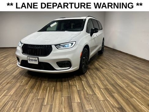 Used 2023 Chrysler Pacifica Limited w/ S Appearance Package AWD/4WD image 18