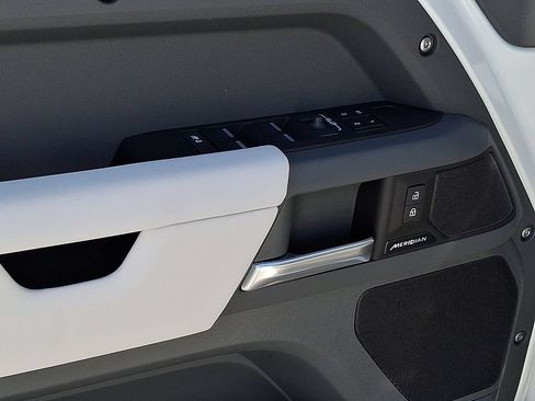 New 2026 Land Rover Defender 110 S AWD/4WD image 8