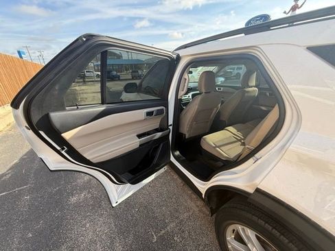 Used 2023 Ford Explorer XLT image 10